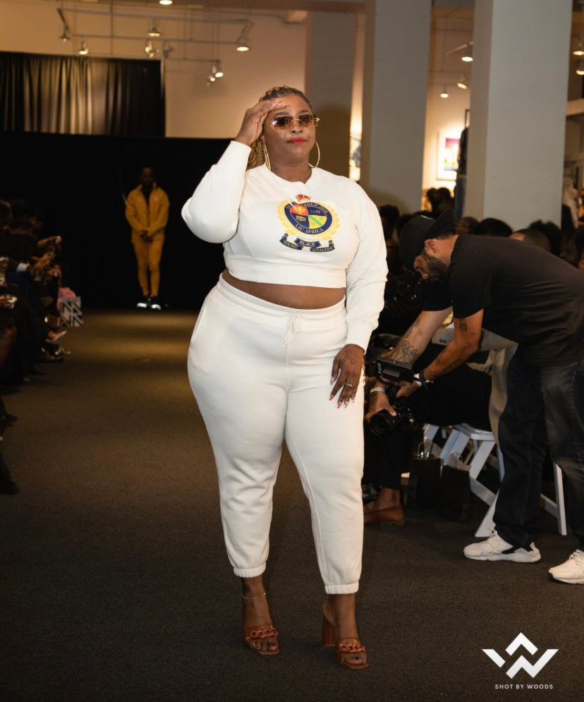 Wealthy Crest Crop Sweatsuit